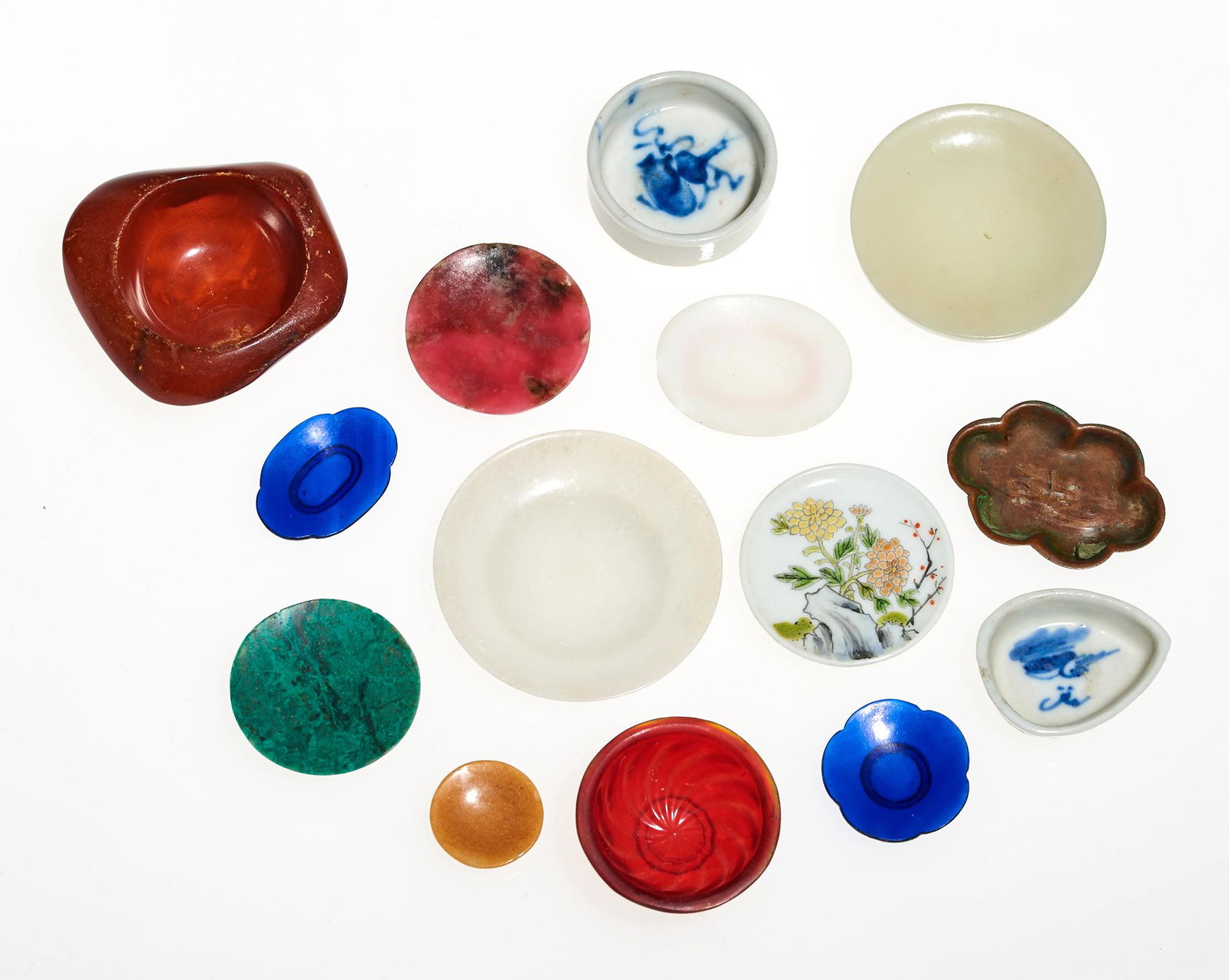 A Group of Fourteen Chinese Snuff Dishes Width of largest 2 ": A Group of Fourteen Chinese Snuff Dishes Qing dynasty Comprising snuff dishes and bowls of a variety of forms and materials including jade, amber, glass, porcelain and other hardstones. Width of large