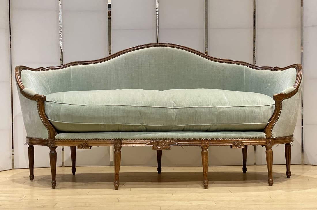 Louis XVI Green Velvet-Upholstered Walnut Canape en Corbeille: Height 41 1/4 inches, length 6 feet 11 1/2 inches, depth of seat 24 inches.