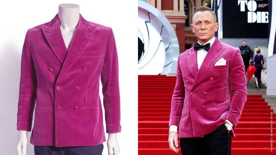 Velvet tuxedo blazer worn by Daniel Craig: Estate / Collection: Entertainment Community Fund DANIEL CRAIG The Anderson & Sheppard fuchsia pink double-breasted velvet tuxedo blazer worn by Daniel Craig to the premiere of No Time To Die