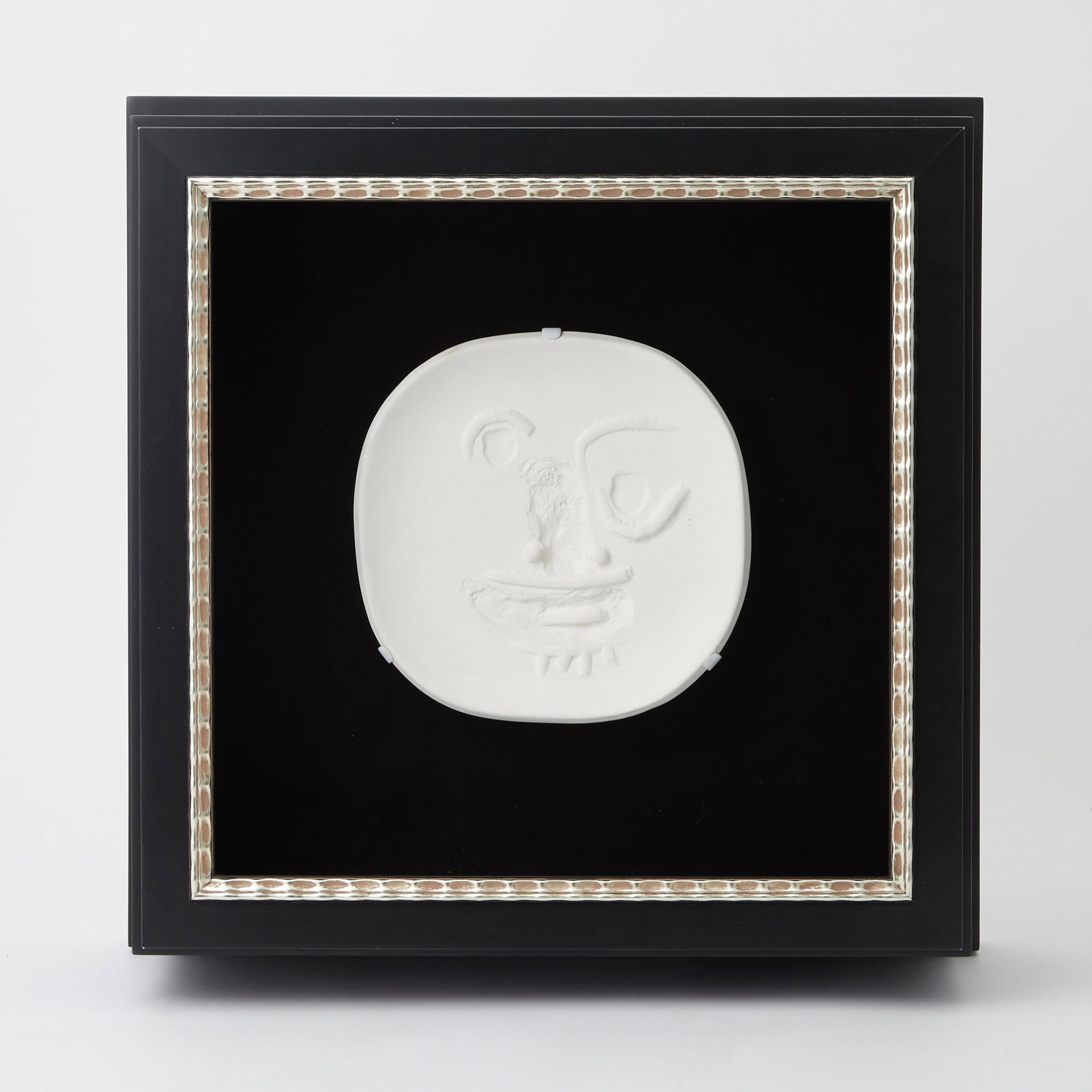 Pablo Picasso: VISAGE AUX YEUX RONDS (ALAIN RAMIÉ 452) White ceramic plate, 1960, numbered 17/100, inscribed T. 117 and with the Madoura Plein Feu and Empreinte Originale de Picasso stamps on the reverse, frame