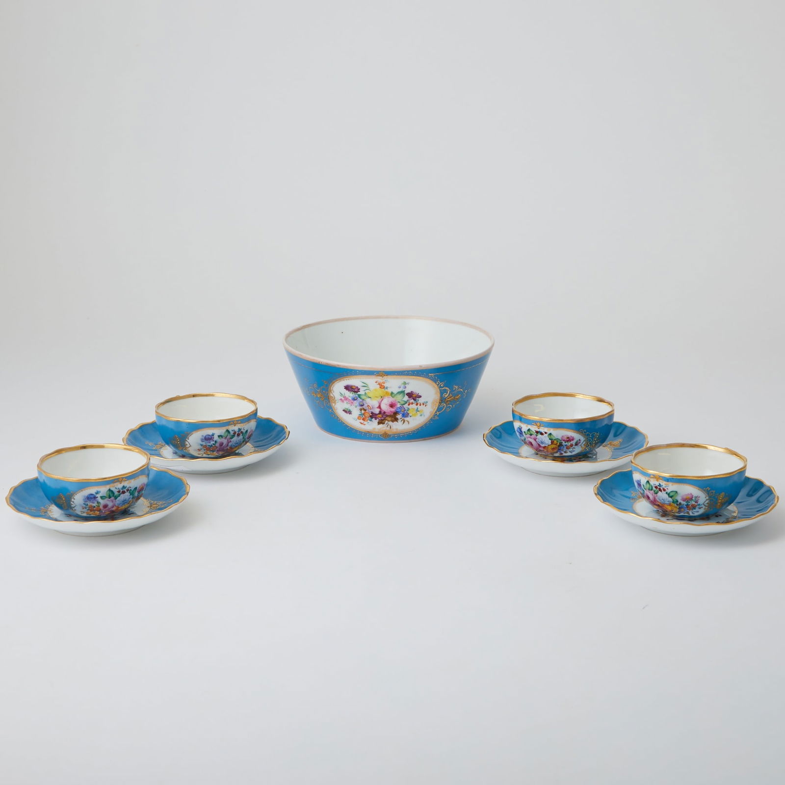 Russian Porcelain Waste Bowl and Set of Four Teacups and Saucers (1 of 6)