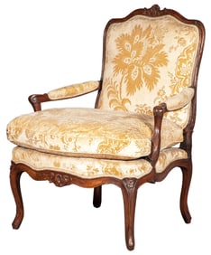 Louis XV Velvet-Upholstered Beechwood Fauteuil à la Reine Mid-18th century