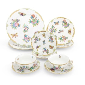 Herend Porcelain "Queen Victoria" Pattern Dinnerware Service