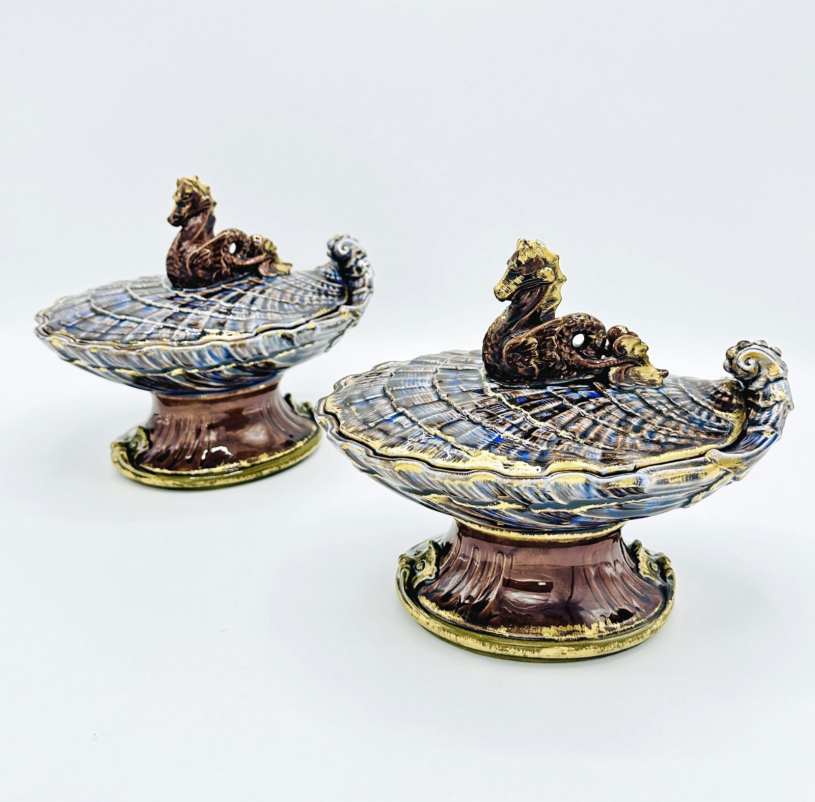Pair of Majolica-glazed Parcel-gilt Shell-form Covered Dishes Probably England, 19th Century (1 of 13)