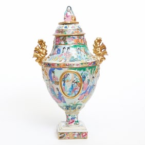 Chinese Rose Mandarin Porcelain Urn and Cover 19th century