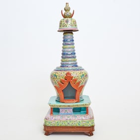 Chinese Famille Rose Porcelain Stupa Qianlong Mark, Late Qing Dynasty