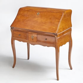 Louis XV Fruitwood Provincial Bureau en Pente 18th Century