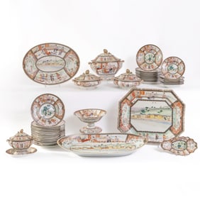 Extensive Japanese Export Porcelain Dinner Service