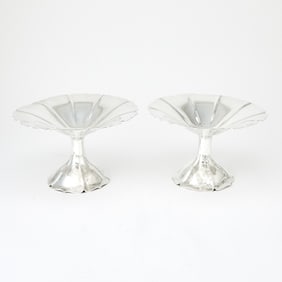 Pair of International Silver Co. Sterling Silver "Irish" Pattern Tazzas Mid 20th century