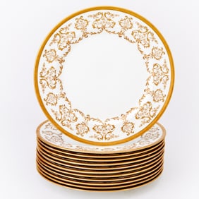 Set of Twelve Royal Doulton Gilt Decorated Porcelain Dinner Plates Retailed by Higgins & Seiter