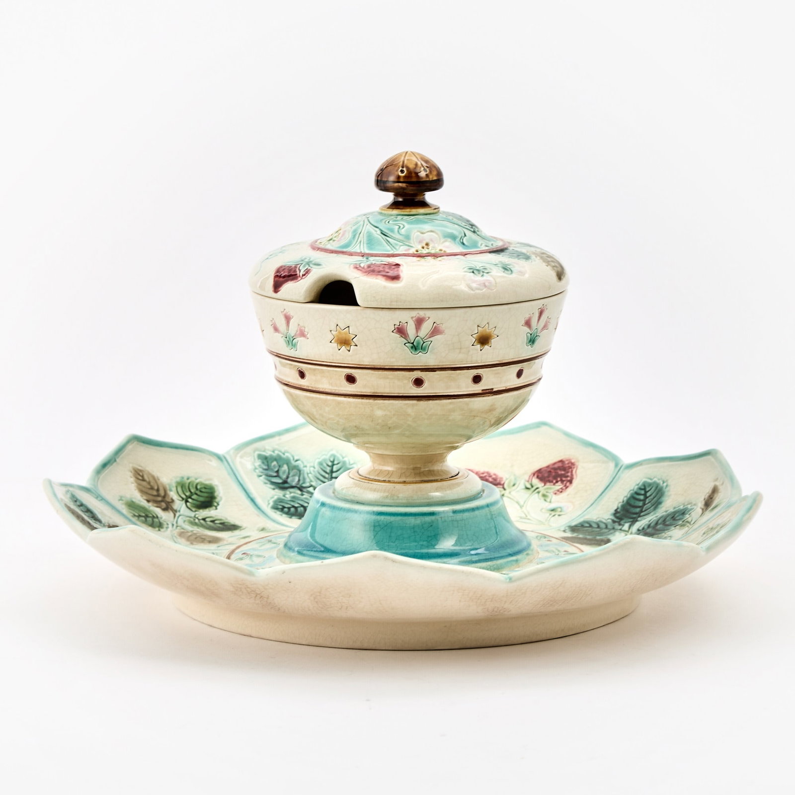 Sarreguemines Majolica Strawberry and Blackberry Server and Cover: Height 7 inches, diameter 12 1/2 inches. crazing to glaze; discoloration to glaze; not apparent cracks, chips or repairs; no ladle; not black lit