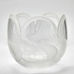 Steuben Hand-Blown, Wheel-Engraved and Diamond-Point Engraved Glass "Swan" Bowl