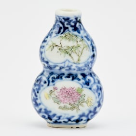 A Chinese Porcelain Snuff Bottle Qing Dynasty