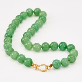 A Chinese Jadeite Bead Necklace 19th-20th Century