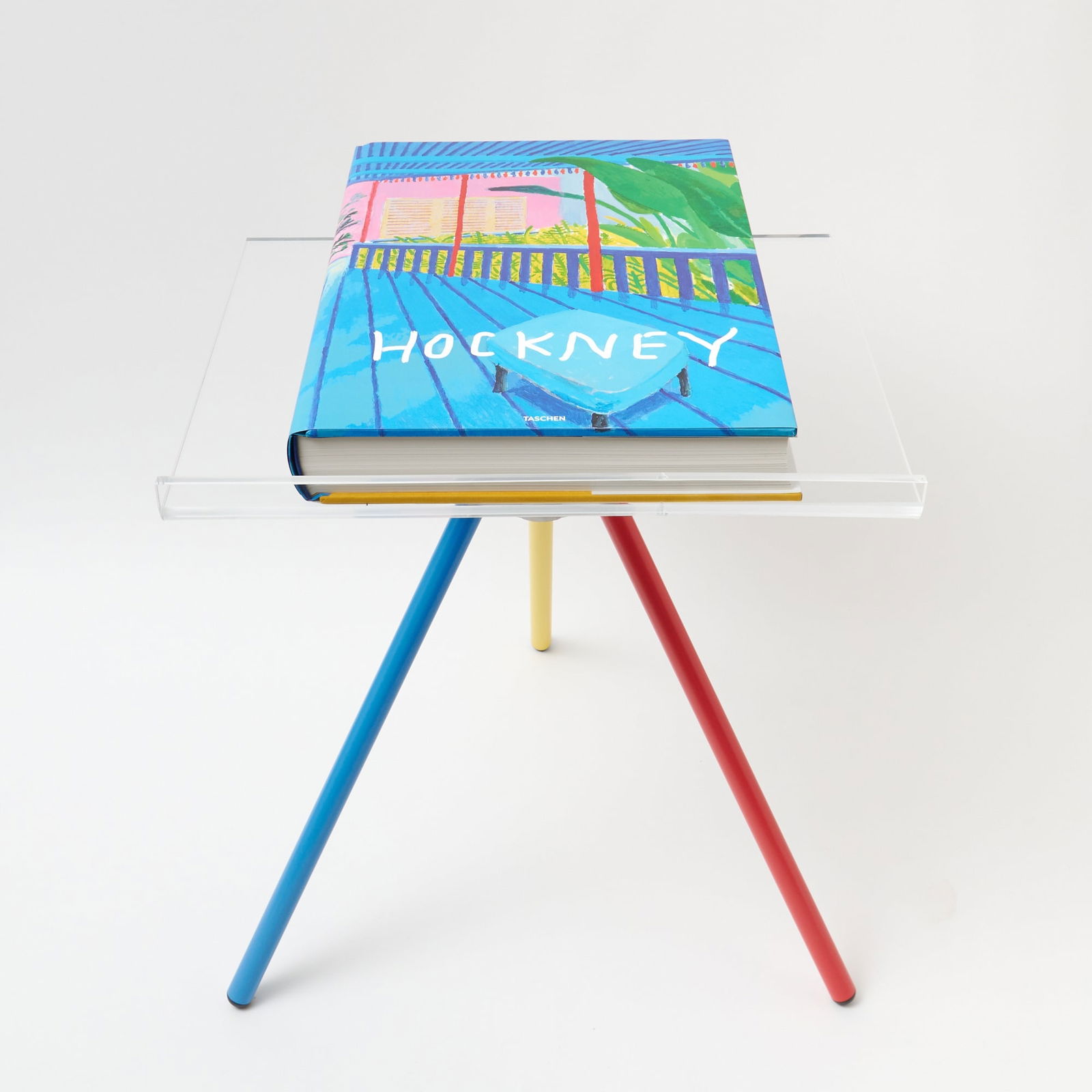 David Hockney's Bigger Book: HOCKNEY, DAVID A Bigger Book. Cologne: Taschen. 2016. Limited Collector's Edition of 10,000 signed copies, this number 3129 (the first 1,000 copies had an original Hockney lithograph). Publisher's clo