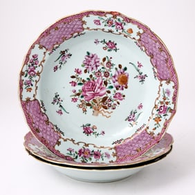 Set of Three Chinese Export Famille Rose Porcelain Bowls