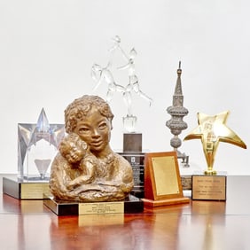 Six awards presented to Mary Tyler Moore