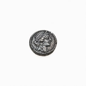 Julius Caesar. c. 47-46 B.C.E. AR Denarius (3.87g, 17mm).