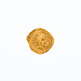 Julius Caesar, Moneyer A. Hirtius. c. 46 B.C.E. AV Aureus (8.16g, 22mm).