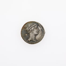 T. Carisius. c. 46 B.C.E. AR Denarius (3.88g, 18mm).