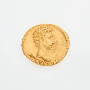 Augustus. c. 27-20 B.C.E. AV Aureus (7.84g, 20mm).