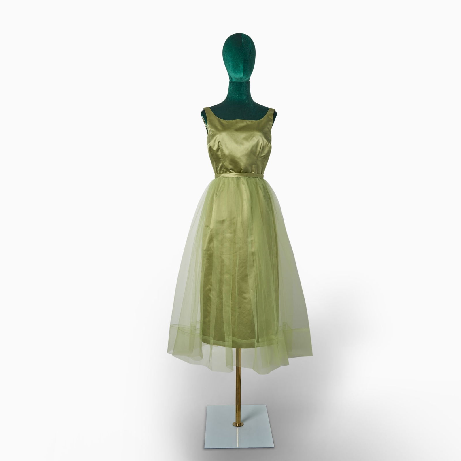 Dinner Dress in the Catskills in the "Let's Face the Music and Dance" episode of The Marvelous Mrs.  (1 of 4)