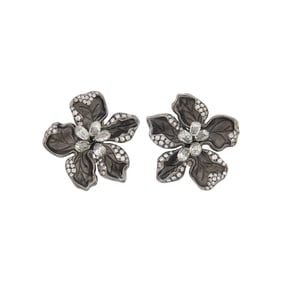 Piranesi Pair of Blackened White Gold 'En Tremblant' Briolette Diamond and Diamond Flower Earrings