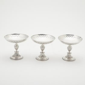Set of Three George V Sterling Silver Low Compotes Crichton Bros., London, 1915/1916