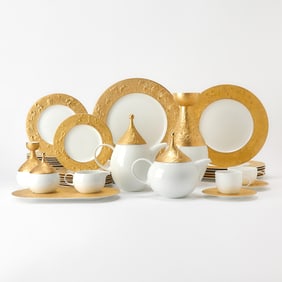 Bjorn Wiinblad for Rosenthal Gilt Decorated Porcelain 'Magic Flute Gold' Pattern Dinner Service