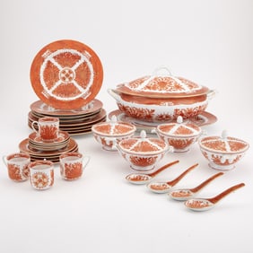 Chinese Export Porcelain Dinner Service
