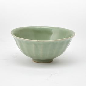 Chinese Longquan Celadon 'Chrysanthemum' Bowl Song-Yuan Dynasty