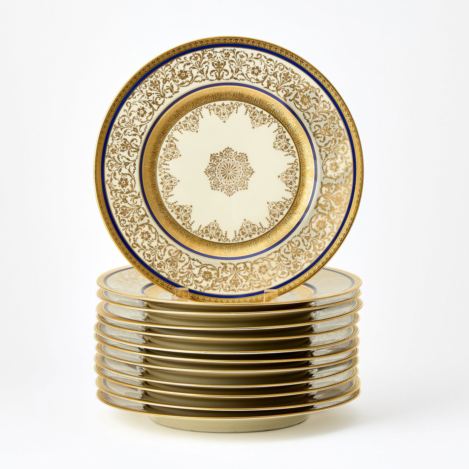 Twelve Bohemian Porcelain Dinner Plates: 20th Century Diameter 10 3/4 inches.