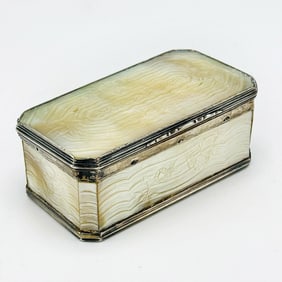 Chinese Export Silver-mounted Abalone Snuff Box