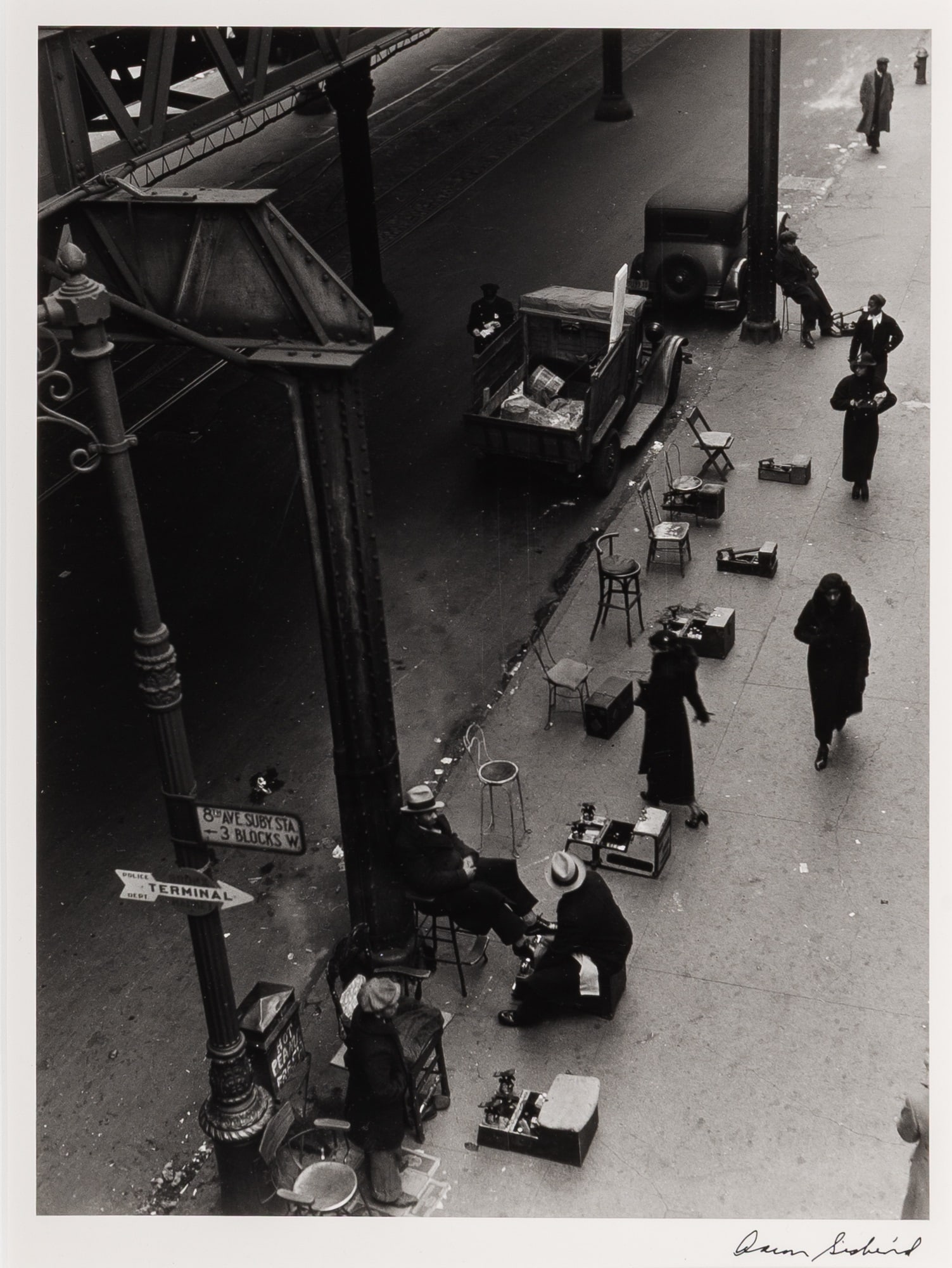 Aaron Siskind, Street scene, Shoe shine—Harlem Document, circa 1936 (1 of 3)