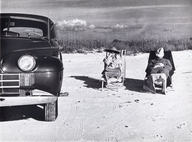 Marion Post Wolcott, Winter tourists relaxing on beach near trailer park, Satasota Fla. 1939