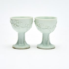 A Pair of Chinese Dehua Porcelain Stem Cups 17th-18th century