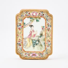 A Chinese Enameled Porcelain Pendant Plaque Late Qing-Republic Period