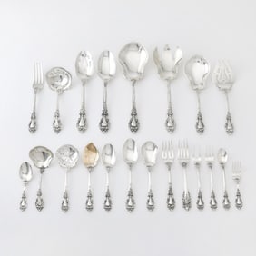 Lunt Sterling Silver ?Eloquence? Pattern Flatware Service