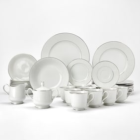Japanese Porcelain "Plymouth" Pattern Part Dinner Service