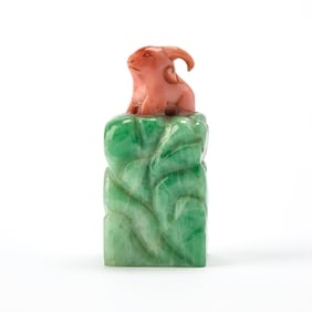 A Chinese Jadeite Snuff Bottle with a Coral Stopper 19th-20th century