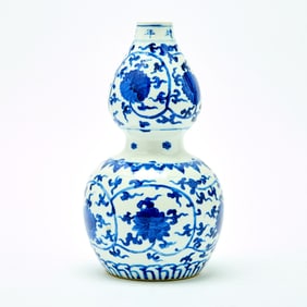 A Chinese Blue and White Porcelain Double Gourd Vase
