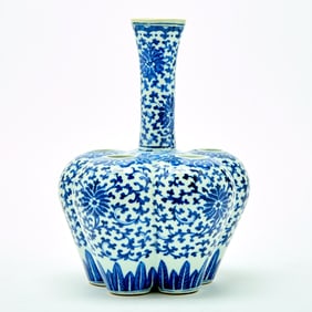A Chinese Blue and White Porcelain Tulip Vase Qianlong Mark
