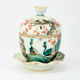 A Chinese Enameled Porcelain Rice Bowl, Saucer and Cover Guangxu Mark, Late Qing-Republic Period