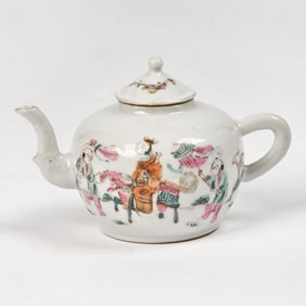 A Chinese Enameled Porcelain Teapot Late Qing Dynasty