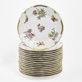 Set of Sixteen Herend Porcelain "Queen Victoria" Pattern Service Plates