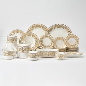 Royal Worcester Porcelain "Hyde Park "Pattern Part Dinner Service