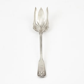 Tiffany & Co. Sterling Silver "Thread & Shell" Pattern Serving Fork