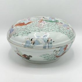 Chinese Porcelain Circular Covered Box