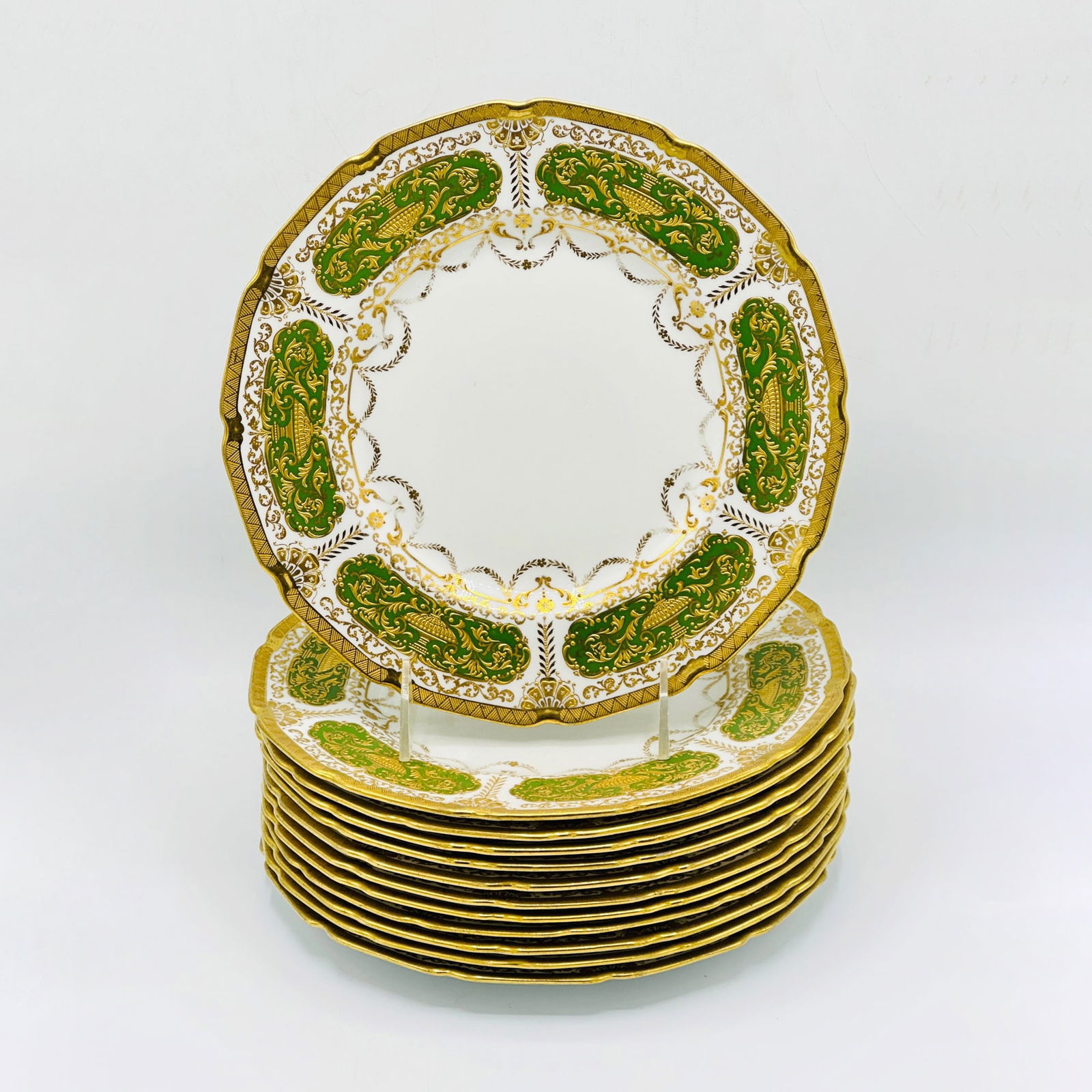 Set of Twelve Royal Doulton Porcelain Luncheon Plates (1 of 4)
