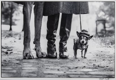 Elliott Erwitt, New York City (Dog Legs), 1974.